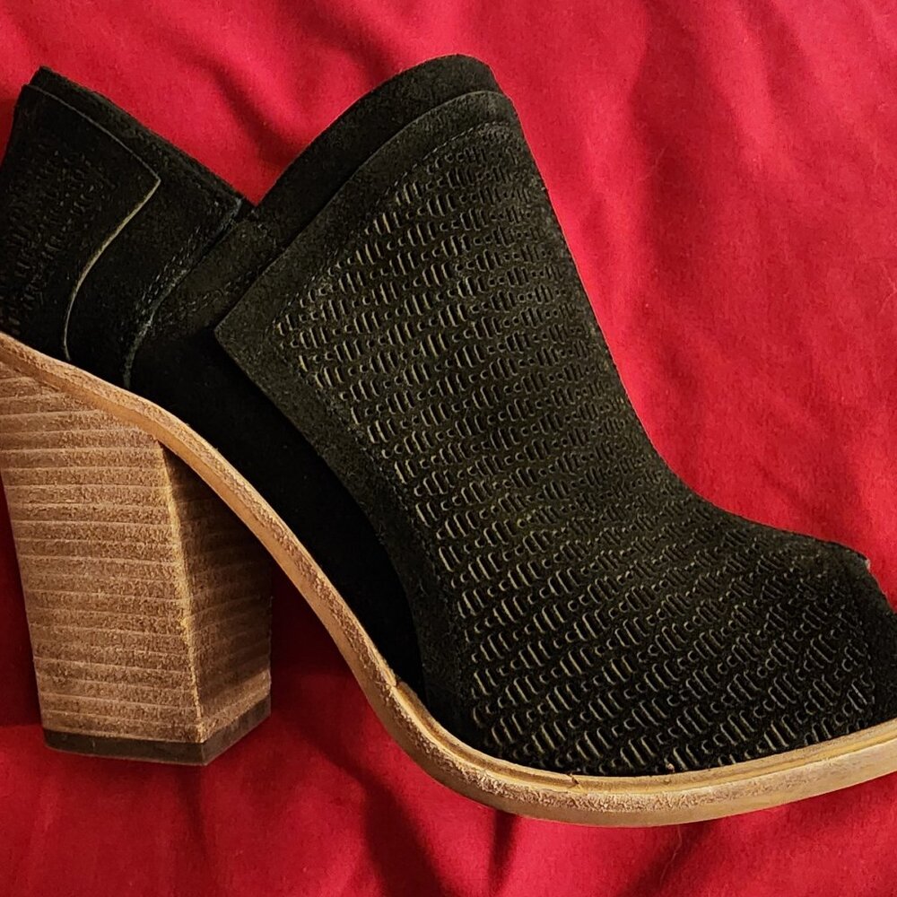 Vince Camuto open to bootie shoe
